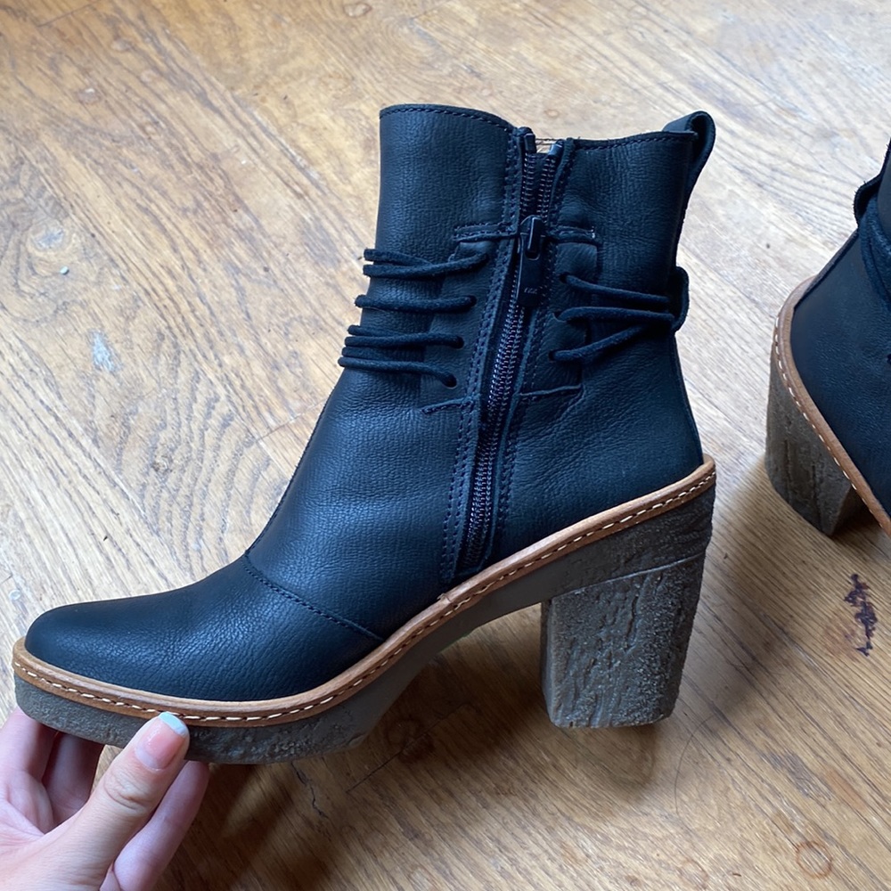 El Naturalista Real Leather Black Boots - Picture 2 of 4